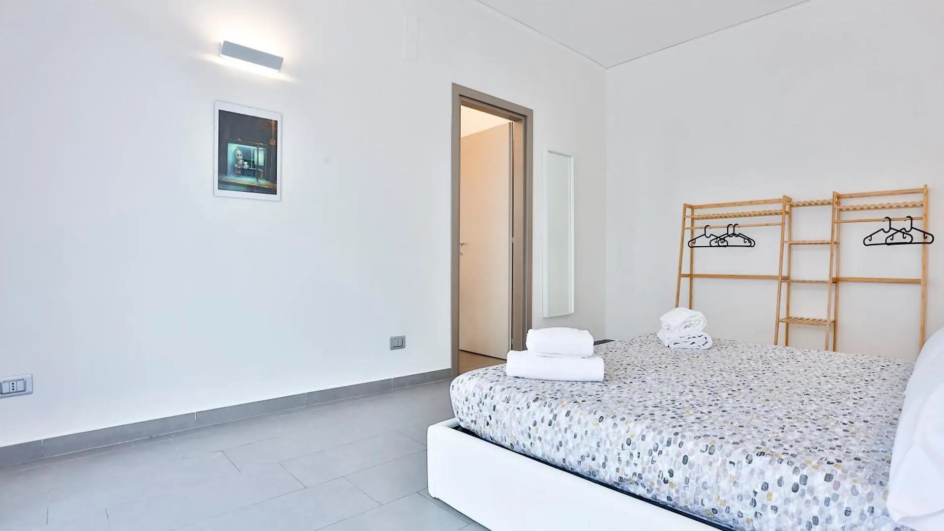 Casa Chiara - Materdei & Salvator Rosa Metro Apt Naples