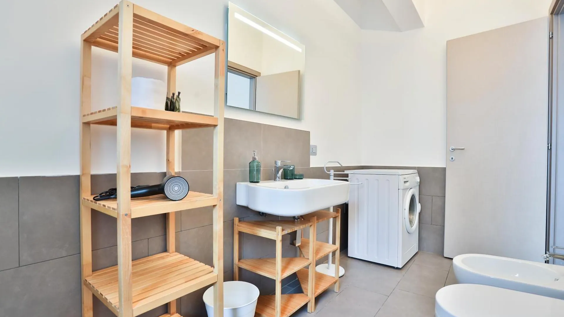 Apartment Casa Chiara - Materdei & Salvator Rosa Metro Apt Naples