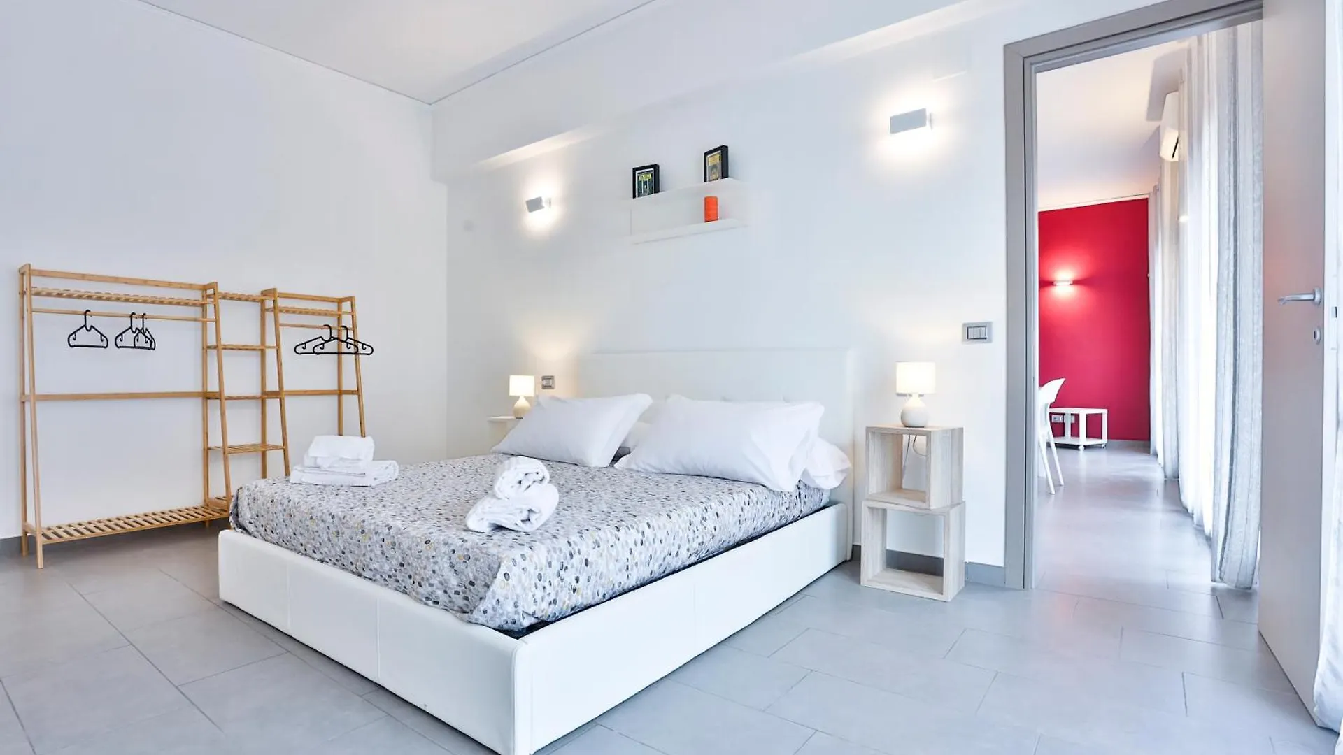 Casa Chiara - Materdei & Salvator Rosa Metro Apt Naples