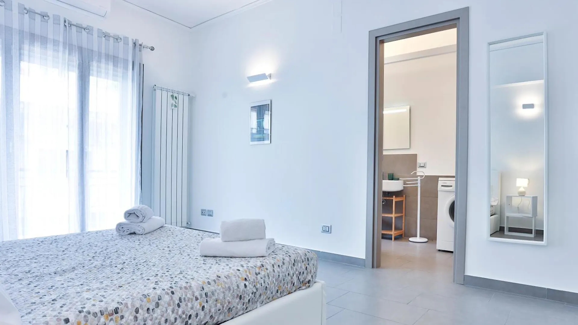 Casa Chiara - Materdei & Salvator Rosa Metro Apt Naples Italy