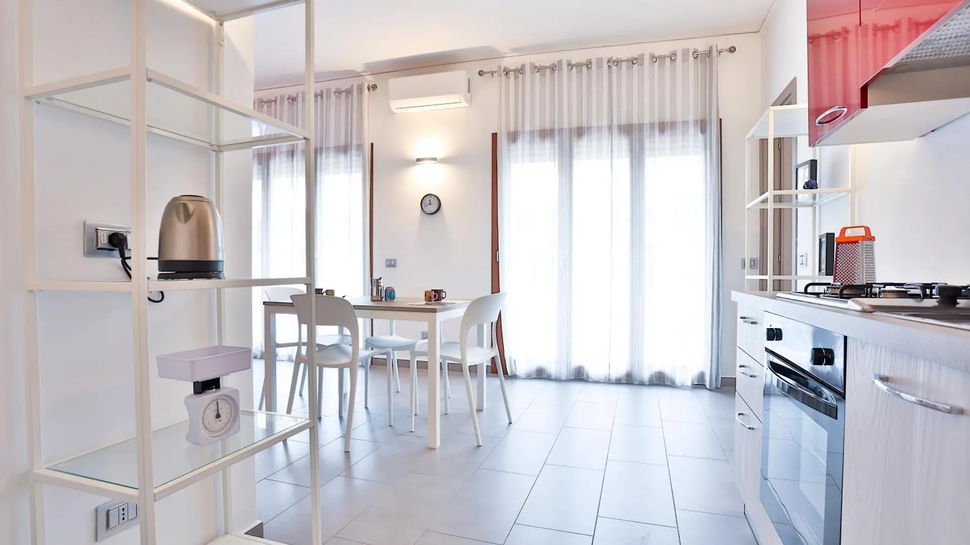 Casa Chiara - Materdei & Salvator Rosa Metro Apt Napoli 0*,  İtalya